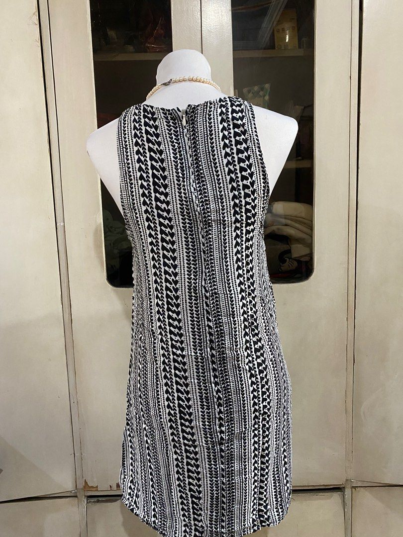 Dress Pattern Black White Grey Original Cotton on (Category: Dresses) located in Malabon City. Submitted by erichiee (Listing ID 1350061496, Image 2). Description: Original Cotton On from Canada Rfs: Decluttering MOP: GCASH MOD: J&T, Lalamove, or LBC .