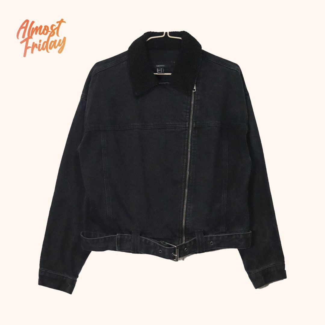 FOREVER21 Black Denim Jacket (Preloved) Small to Semi Medium (Category: Coats, Jackets and Outerwear) located in Catarman. Submitted by almostfridayph (Listing ID 1350057006, Image 1). Description: Brand: FOREVER21 Condition: Very Good to Excellent Size: Small to Semi Medium Php 980 Dimensions Chest: 21" Length: 21" Kindly manage your expectations. Our items are thrifted but in excellent condition NO RETURN, NO EXCHANGE Actual product color may v