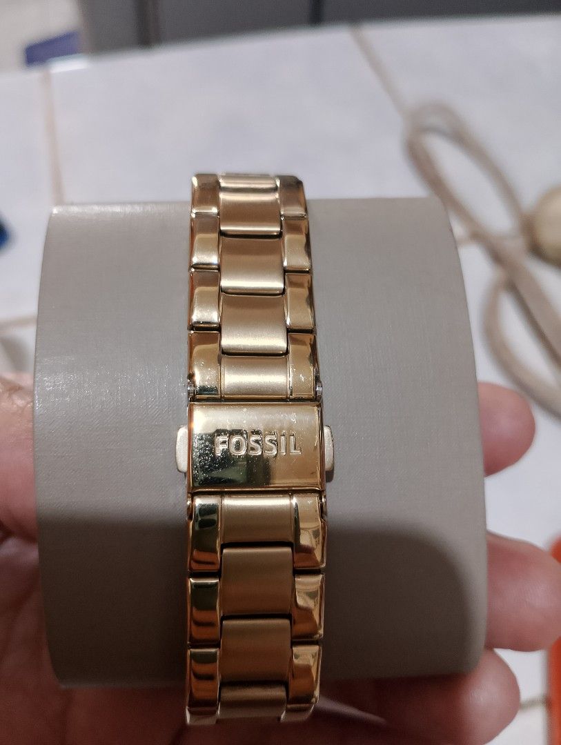 FOSSIL WATCH (Category: Women's Watches) located in Taytay. Submitted by beas_stuff (Listing ID 1349974605, Image 2). Description: Brand New Fossil from Canada. RFS: Need funds.