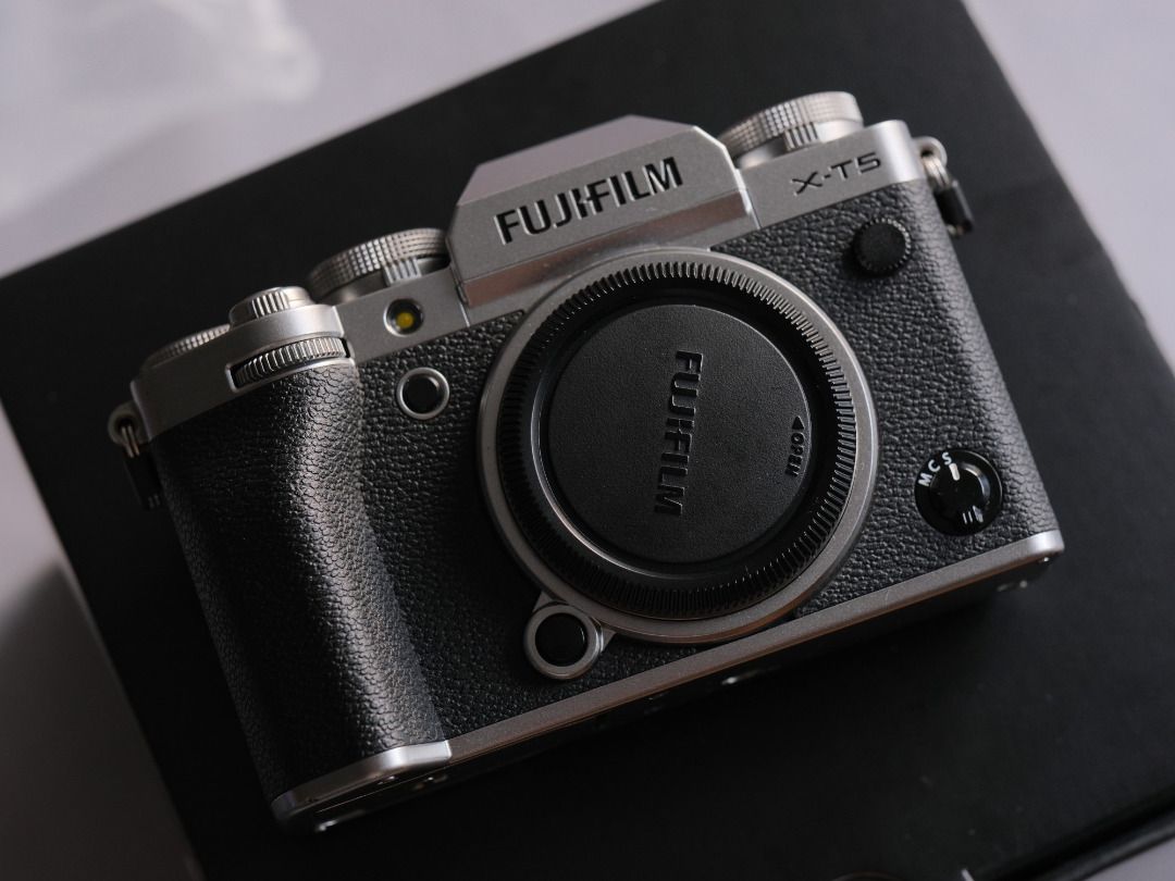 Fujifilm XT5 xt 5 淨機身連盒 Camera Body 水貨 新淨 Shutter count 8xxx Silver ...