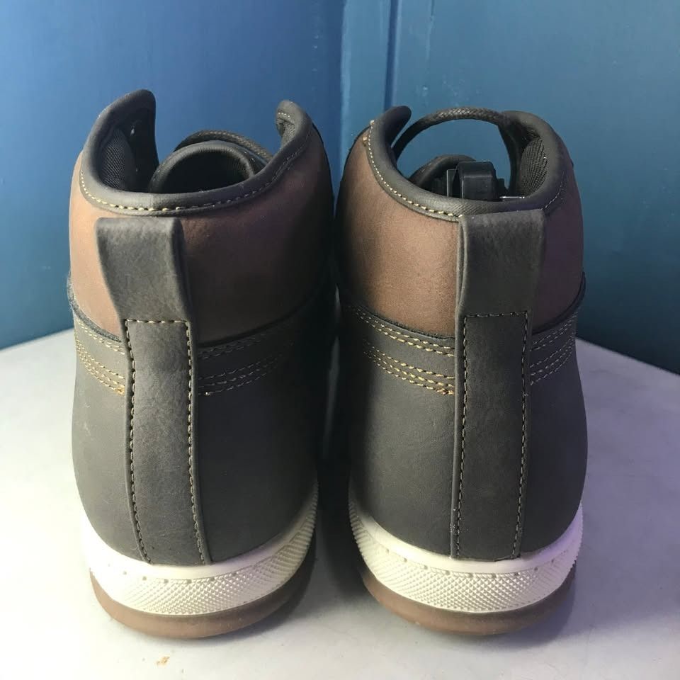 G.H Bass Leather Shoes (Category: Casual Shoes) located in Malabon City. Submitted by Ponjshopp (Listing ID 1350057930, Image 3). Description: Pm for more details, price is nego just offer.
