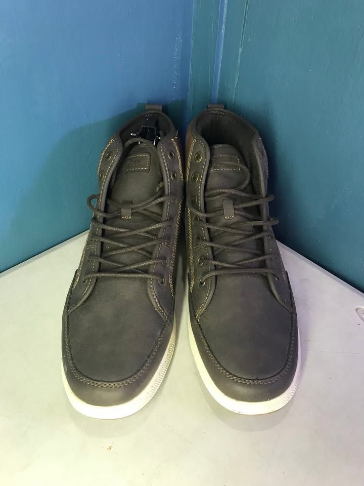 G.H Bass Leather Shoes (Category: Casual Shoes) located in Malabon City. Submitted by Ponjshopp (Listing ID 1350057930, Image 1). Description: Pm for more details, price is nego just offer.