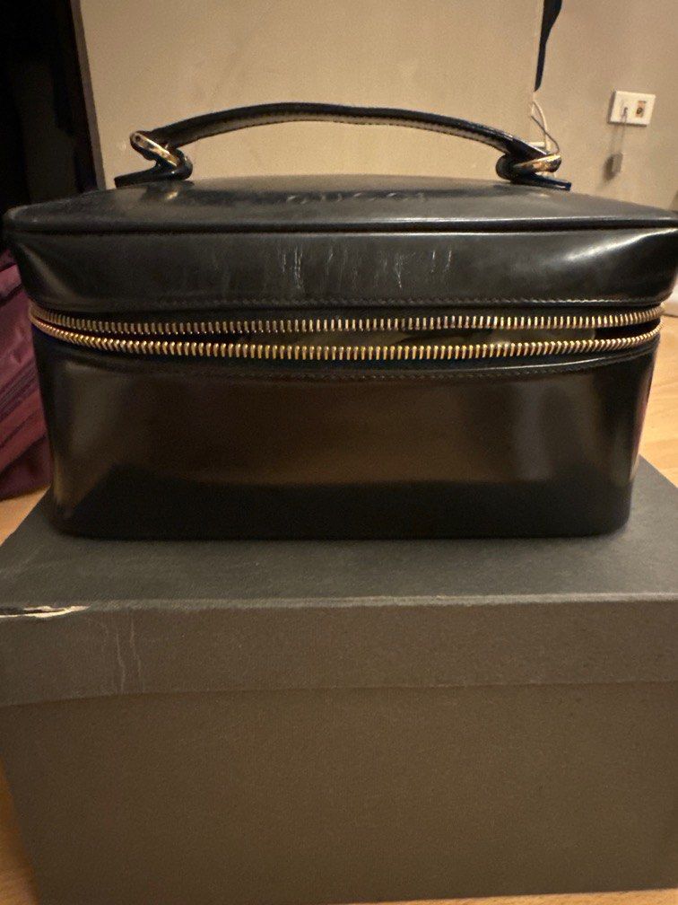 Gucci Vanity with box (Category: Luxury Bags & Wallets) located in Pasig City. Submitted by michaquino-60996 (Listing ID 1350047049, Image 2). Description: Lining inside should be change, no dust bag,card but with box..