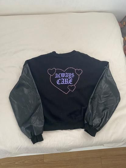 H&M Bomber Jacket (Category: Babies & Kids Fashion) located in Las Pinas. Submitted by phluid (Listing ID 1350038989, Image 2). Description: H&M Bomber Jacket Authentic Condition 9/10 Size 12-14.