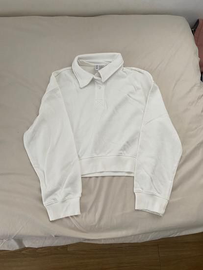 H&M Divided Top (Category: Longsleeves) located in Las Pinas. Submitted by phluid (Listing ID 1350033908, Image 1). Description: H&M Divided Top Longsleeves Brand New (No tag) Size XS US.