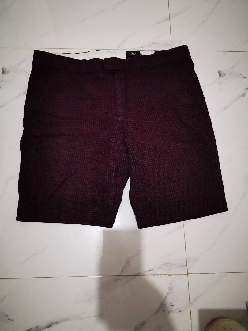 H&m shorts (Category: Shorts) located in Makati City. Submitted by bimmeup (Listing ID 1349993545, Image 1). Description: H&m walking shorts Slim 32 size 500+sf.