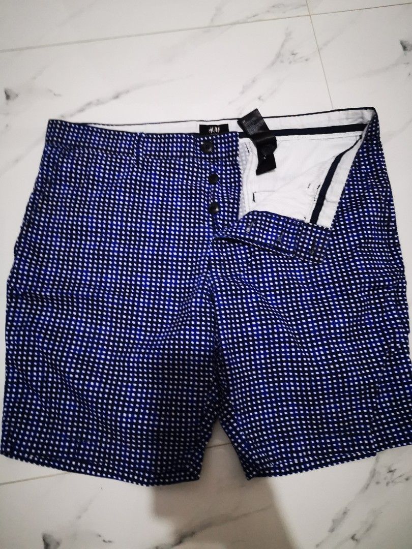 H&m shorts (Category: Shorts) located in Makati City. Submitted by bimmeup (Listing ID 1349993889, Image 1). Description: H&m walk shorts Size 32 Like new 750+sf.