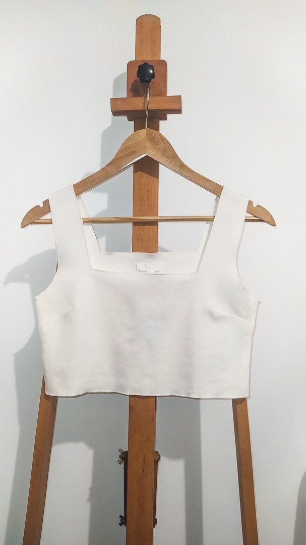H&M Square Neck Crop Top (Category: Sleeveless) located in Quezon City. Submitted by maychamatcha (Listing ID 1350071350, Image 1). Description: Still new with tag! Only tried once for fitting Tag says M but fits S better (runs small) Bought from ZALORA Rfs: decluttering .
