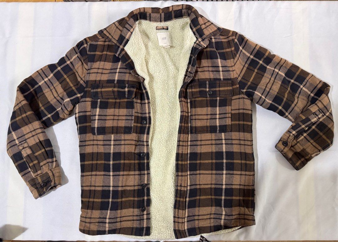 H&M Winter Jacket Fleece inner (Category: Coats, Jackets and Outerwear) located in Manila. Submitted by cheesetinefinds (Listing ID 1350014949, Image 1). Description: .
