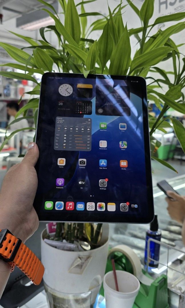 Ipad Pro M2 11INCHES 128GB WIFI ONLY (Category: iPad) located in Quezon City. Submitted by samanthaga21954 (Listing ID 1350002126, Image 3). Description: Ipad Pro M2 11INCHES 128GB WIFI ONLY Secondhand Charger Included Onhand Stock.