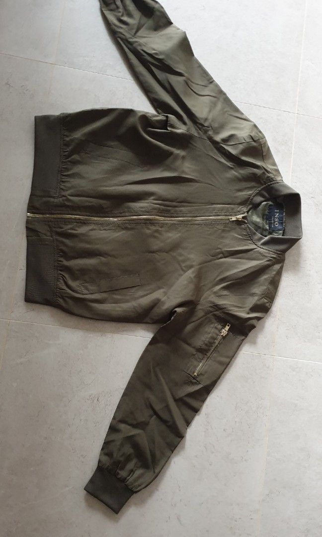Jacket (Category: Activewear) located in Singapore. Submitted by eveblue (Listing ID 1349919934, Image 3). Description: each $6.