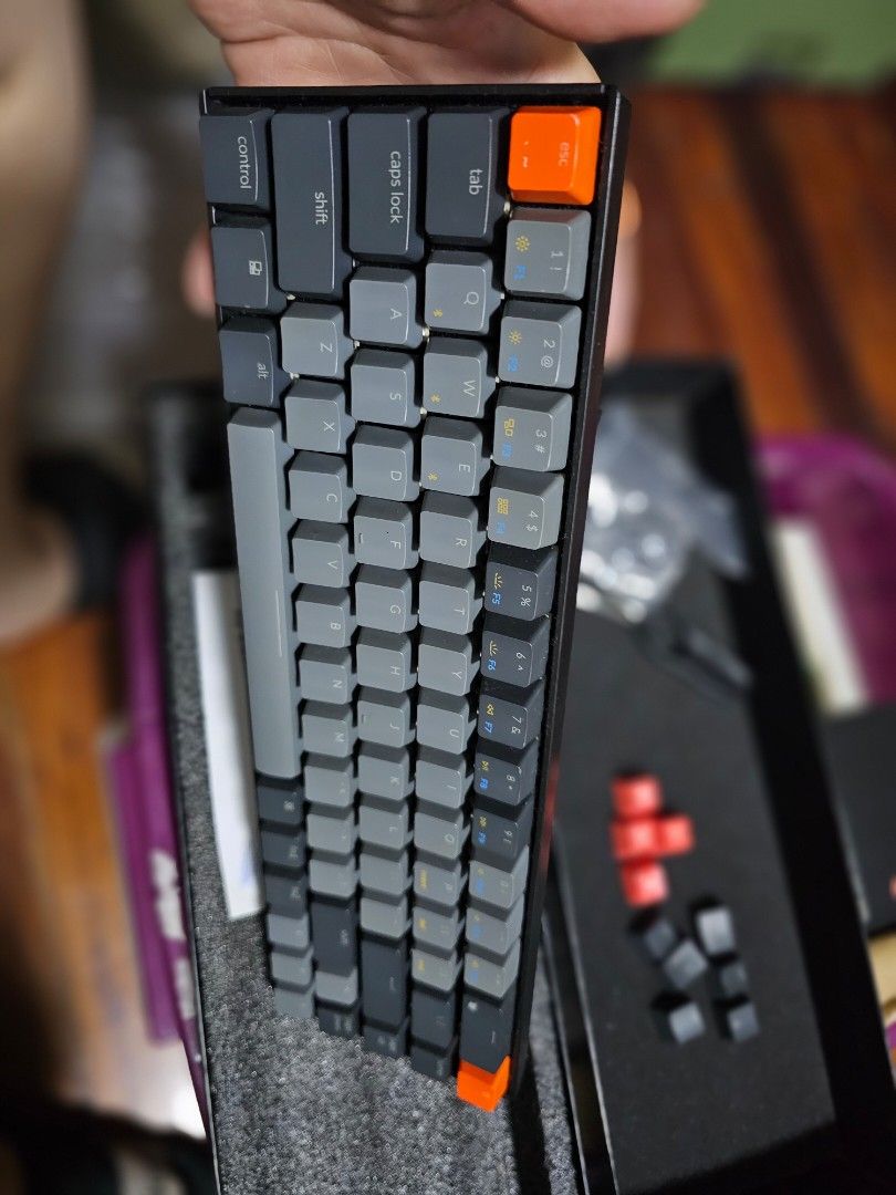 K6 KEYCHRON (broken) (Category: Computer Keyboard) located in Caloocan City. Submitted by badjoooooon (Listing ID 1350011941, Image 3). Description: Wireless keyboard K6 keychron broken switches red switch not hot swappable.