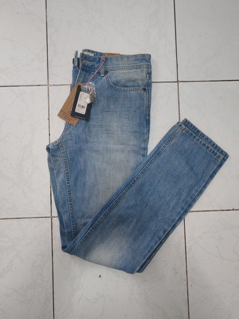Lee Cooper Jeans (Category: Jeans) located in Caloocan City. Submitted by jericho_garcia (Listing ID 1349942267, Image 2). Description: Dimes: W30-32 x L44 LEG Opening: 7 Brandnew with hangtag Location: near LRT 5th Ave station Shipping fee will shouldered by the buyer Dm me if interested 📩📩.