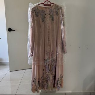(Category: ) located in . Submitted by wardrobe_cleaner (Listing ID 1350051866, Image 1). Description: .