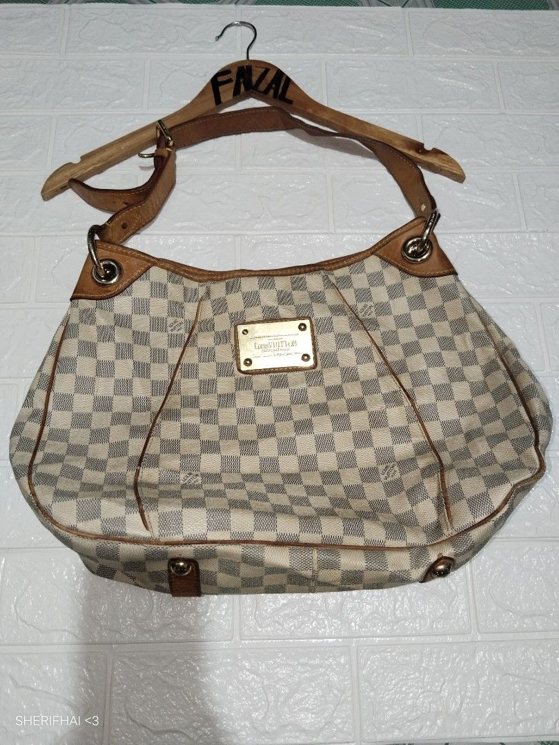 Louis Vuitton Damier azur canvas (Category: Luxury Bags & Wallets) located in Zamboanga. Submitted by sherifhae-95902 (Listing ID 1350037750, Image 2). Description: Louis Vuitton Damier azur canvas Galliera good to very good condition width 16 length 12 issue see last pics & sign of usage . you can fix the damage. still wearable . Dm,if you are interested . thank you!!!.