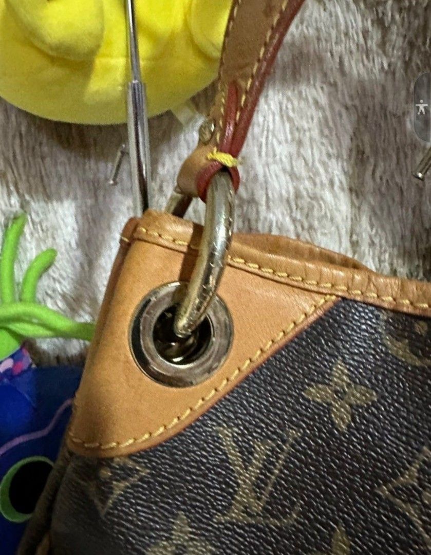 LV Galliera Monogram -shoulder bag (Category: Luxury Bags & Wallets) located in Quezon City. Submitted by geillen3 (Listing ID 1349991035, Image 3). Description: LV-Louis-Vuitton Galliera monogram Clean inside Not guaranteed Please see actual posted pictures for more item details Used bag Manage your expectations.