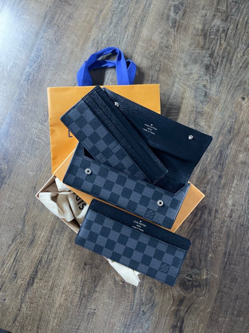 LV mens long wallet (Category: Luxury Bags & Wallets) located in Quezon City. Submitted by akieo (Listing ID 1349999540, Image 1). Description: LV Mens Wallet Complete with box Perfect condition ‼️Price: 27,500 only Qc area Nationwide Shipping.