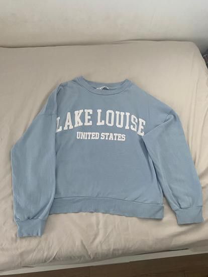 Mango Sweater (Category: Coats, Jackets and Outerwear) located in Las Pinas. Submitted by phluid (Listing ID 1350037926, Image 1). Description: Mango Sweater Authentic Condition 8/10 Size US Small.
