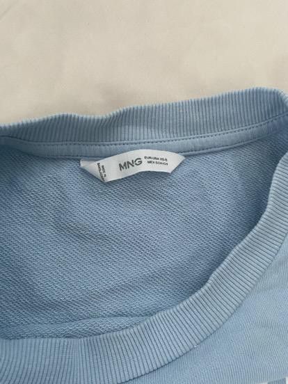 Mango Sweater (Category: Coats, Jackets and Outerwear) located in Las Pinas. Submitted by phluid (Listing ID 1350037926, Image 2). Description: Mango Sweater Authentic Condition 8/10 Size US Small.
