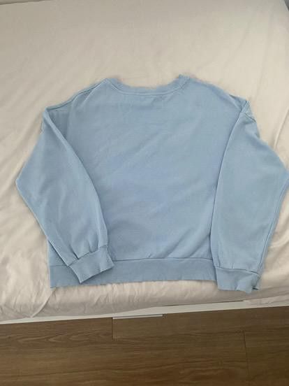 Mango Sweater (Category: Coats, Jackets and Outerwear) located in Las Pinas. Submitted by phluid (Listing ID 1350037926, Image 3). Description: Mango Sweater Authentic Condition 8/10 Size US Small.