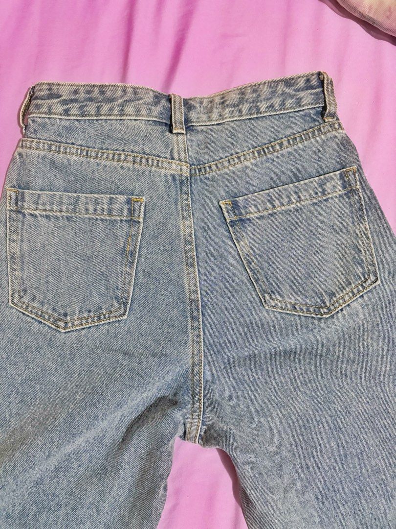 Mantou Jessie Mom Jeans (Category: Jeans) located in Quezon City. Submitted by mikaaaaachu (Listing ID 1350033170, Image 3). Description: NEVER USED | BRAND NEW SIZE SMALL Small: Waist: 25/26 Hips: 33” Thigh Width: 10.5” Full Length:37”.