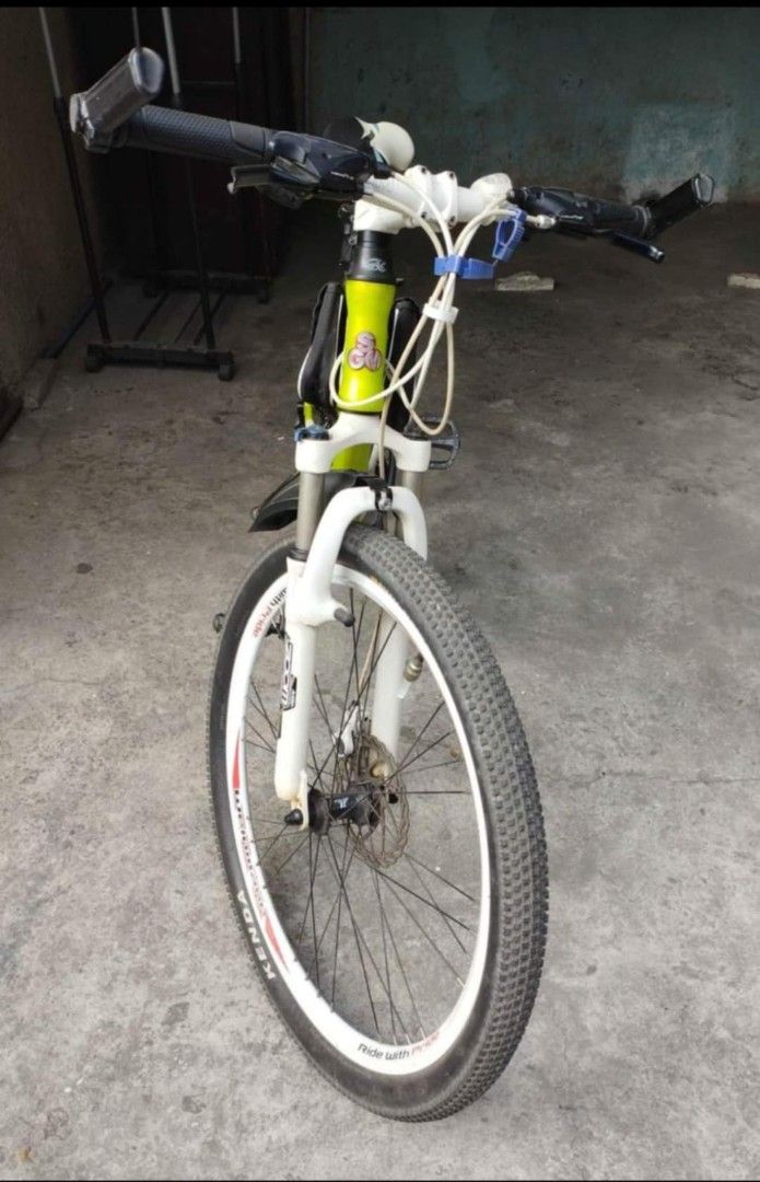 Trail downhill bike (Category: Bicycles) located in Quezon City. Submitted by patcheckers (Listing ID 1350050758, Image 2). Description: Trail downhill bike kasama na helmet &sunshade Bike Frame 8.8 Seat - Velo 8 speed Shimano Front shock n sorber Tire size 26 x 2.10 helping a friend bawas gamit..