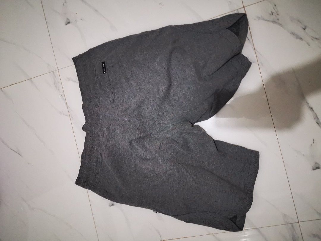 Oakley sweat shorts (Category: Activewear) located in Makati City. Submitted by bimmeup (Listing ID 1349994629, Image 2). Description: Oakley sweat shorts Like new Large size 1200+sf.
