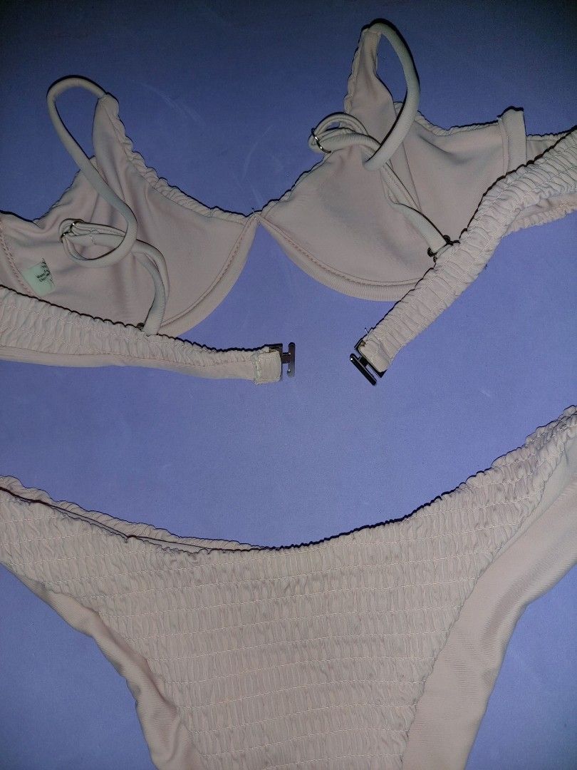 Pink Bikini Set (Category: Bikinis & Swimsuits) located in Lingayen. Submitted by https.bea (Listing ID 1349963019, Image 2). Description: 🌸Size Small to Medium 🌸Never been used.