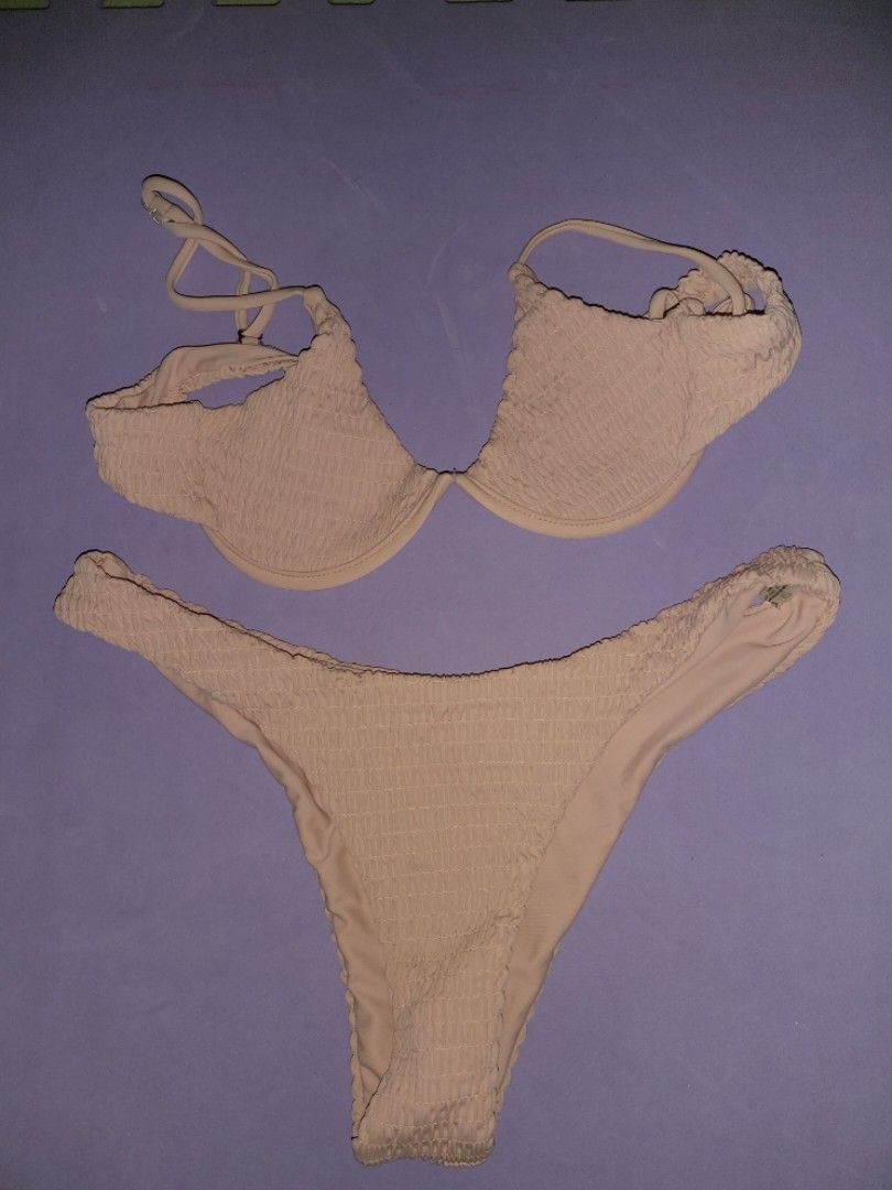 Pink Bikini Set (Category: Bikinis & Swimsuits) located in Lingayen. Submitted by https.bea (Listing ID 1349963019, Image 1). Description: 🌸Size Small to Medium 🌸Never been used.