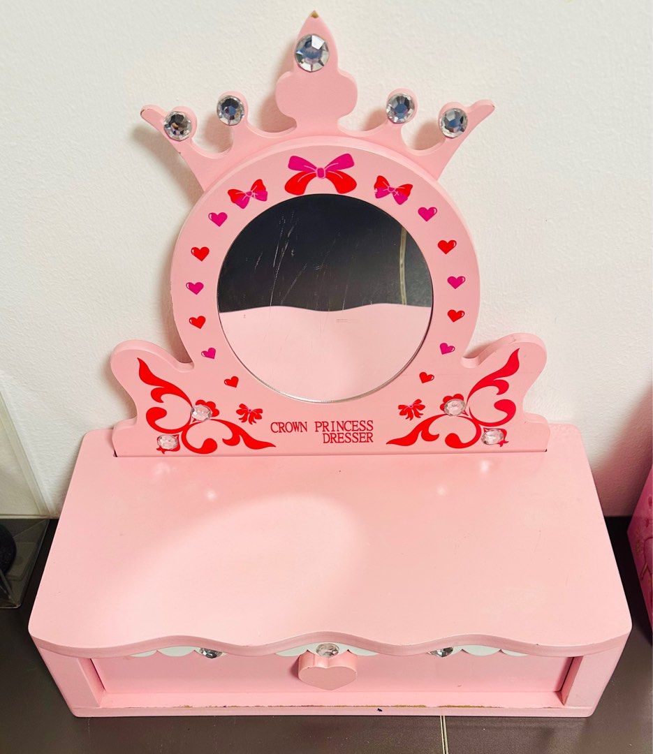 Preloved Kid’s Wooden Vanity Makeup Table (Category: Tables & Sets) located in Quezon City. Submitted by unicornmanila (Listing ID 1350033186, Image 1). Description: .