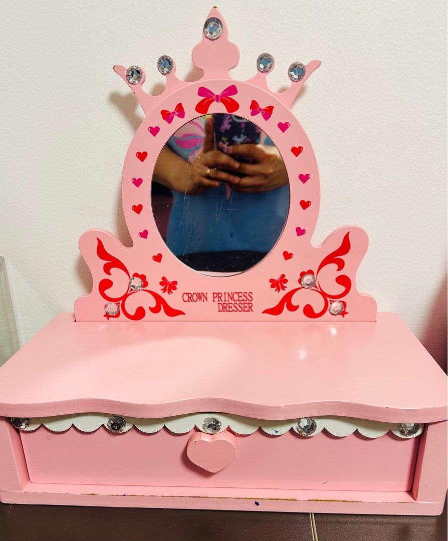 Preloved Kid’s Wooden Vanity Makeup Table (Category: Tables & Sets) located in Quezon City. Submitted by unicornmanila (Listing ID 1350033186, Image 3). Description: .