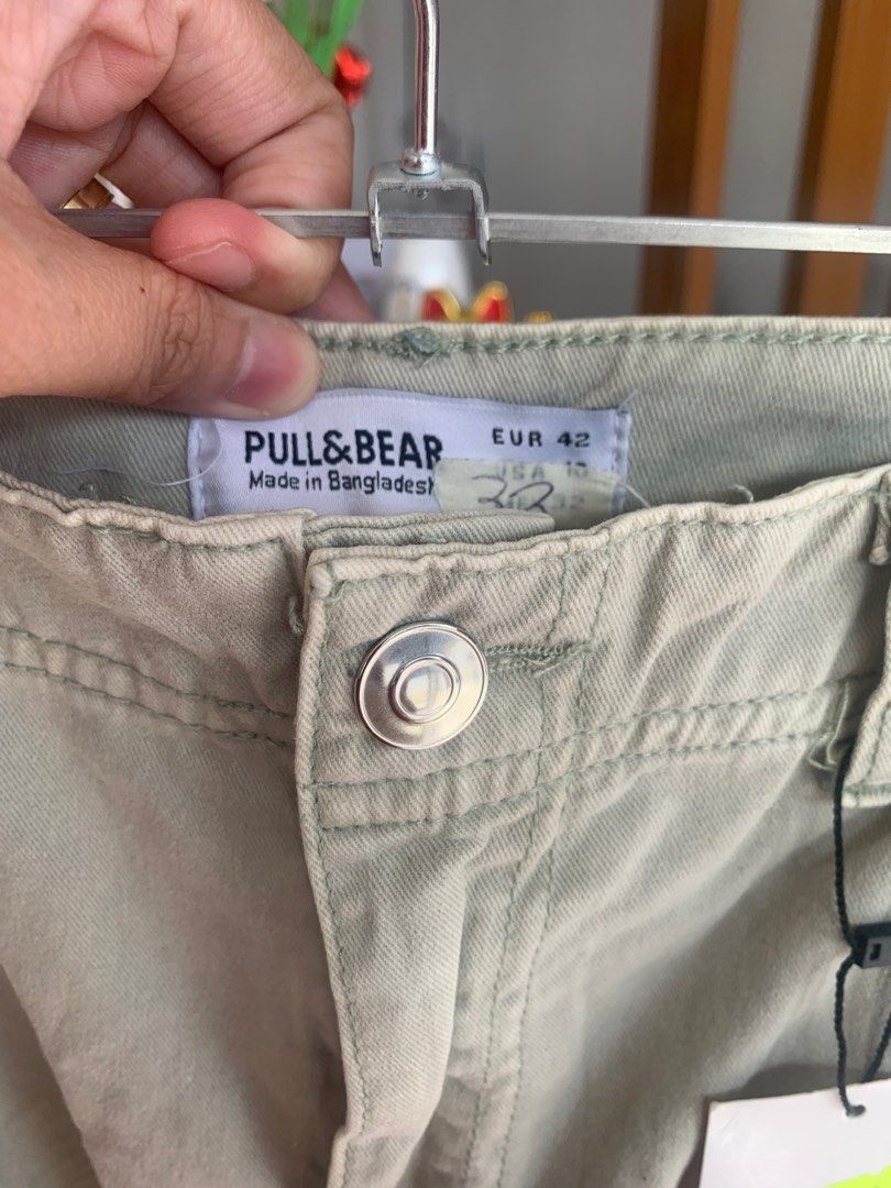 Pull and bear Cargo shorts (Category: Shorts) located in Aliaga. Submitted by kmapparel (Listing ID 1349930754, Image 2). Description: .