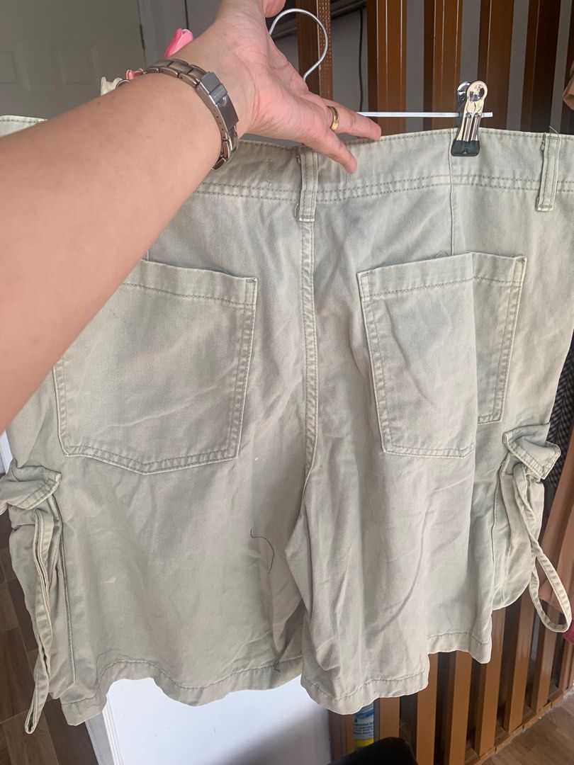 Pull and bear Cargo shorts (Category: Shorts) located in Aliaga. Submitted by kmapparel (Listing ID 1349930754, Image 3). Description: .