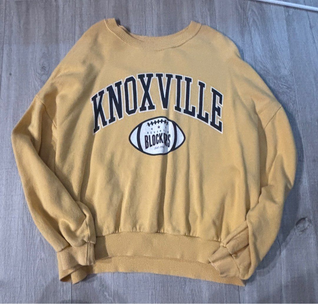 Pull&bear oversized pullover. (Category: Longsleeves) located in Singapore. Submitted by riceo (Listing ID 1349959629, Image 1). Description: Super soft pullover. Only 1.3x oversized. Catches at my waist (55kg,158cm).