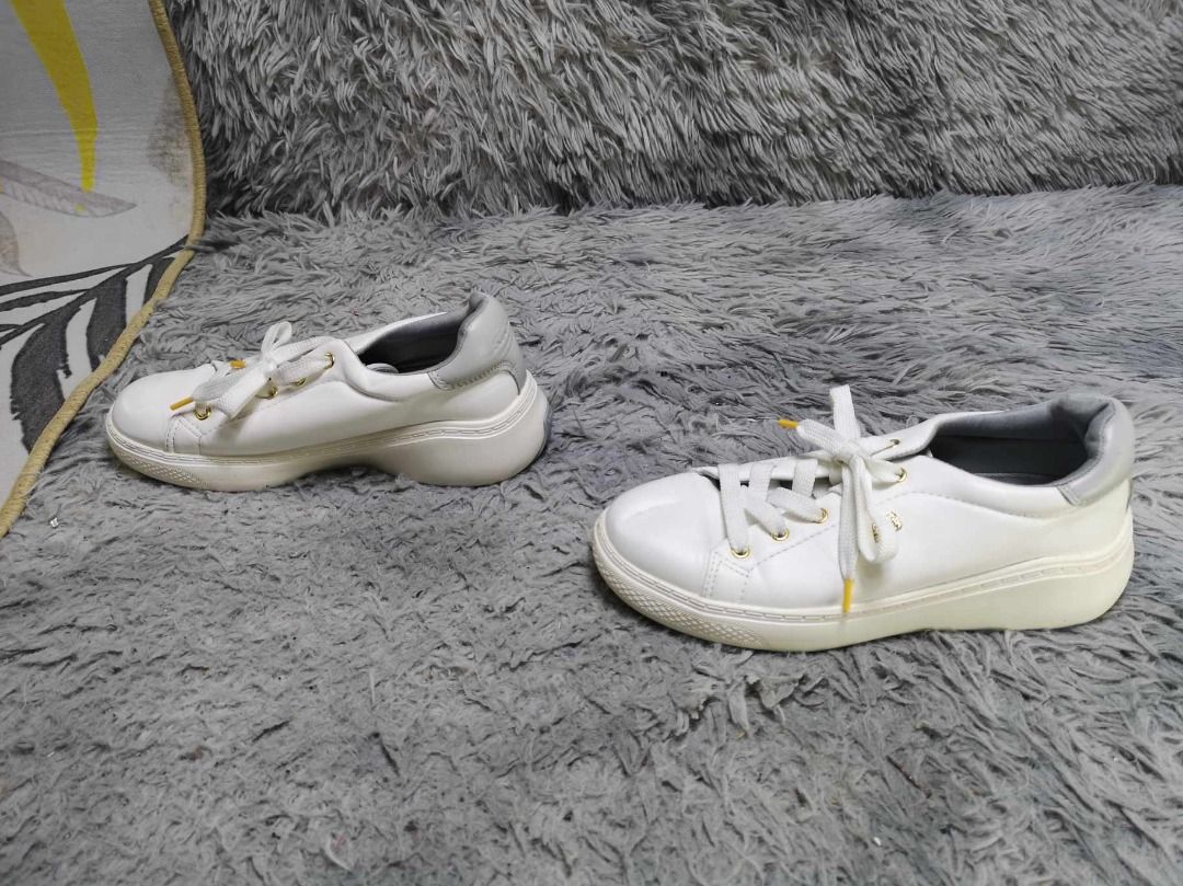 Round Toe White Gray Lace Low Top Sneaker (Category: Sneakers) located in Santa Cruz. Submitted by jmy_surplus.2 (Listing ID 1350074893, Image 3). Description: Size ; 23cm Color ; White , Gray Type ; Sneaker Brand ; No Brand Material ; Leather , Rubber Style ; White lace Sneaker LR 108 JMY 4.