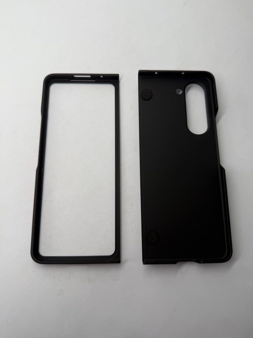 Samsung Z Fold Black case (Category: Cases & Sleeves) located in Makati City. Submitted by VersatileBabe (Listing ID 1350047230, Image 3). Description: .