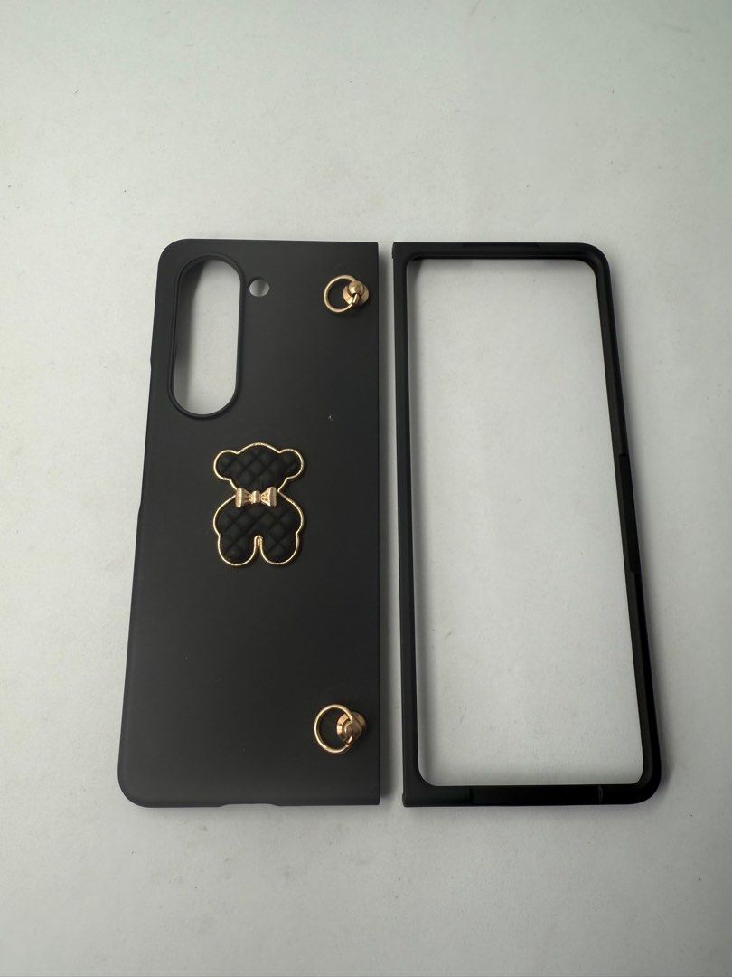 Samsung Z Fold Black case (Category: Cases & Sleeves) located in Makati City. Submitted by VersatileBabe (Listing ID 1350047230, Image 1). Description: .