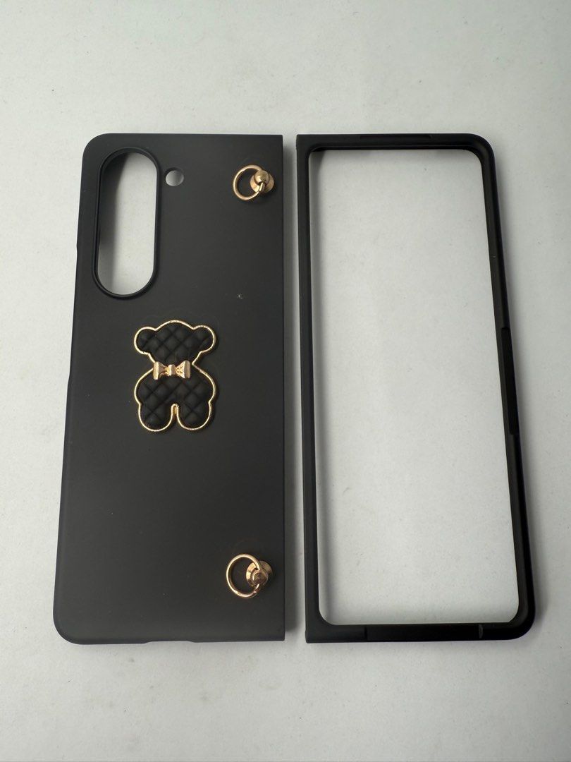 Samsung Z Fold Black case (Category: Cases & Sleeves) located in Makati City. Submitted by VersatileBabe (Listing ID 1350047230, Image 2). Description: .