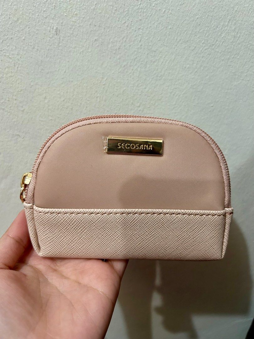 Secosana pink coin purse (Category: Purses & Pouches) located in Manila. Submitted by helloitsmarg (Listing ID 1350007158, Image 1). Description: .