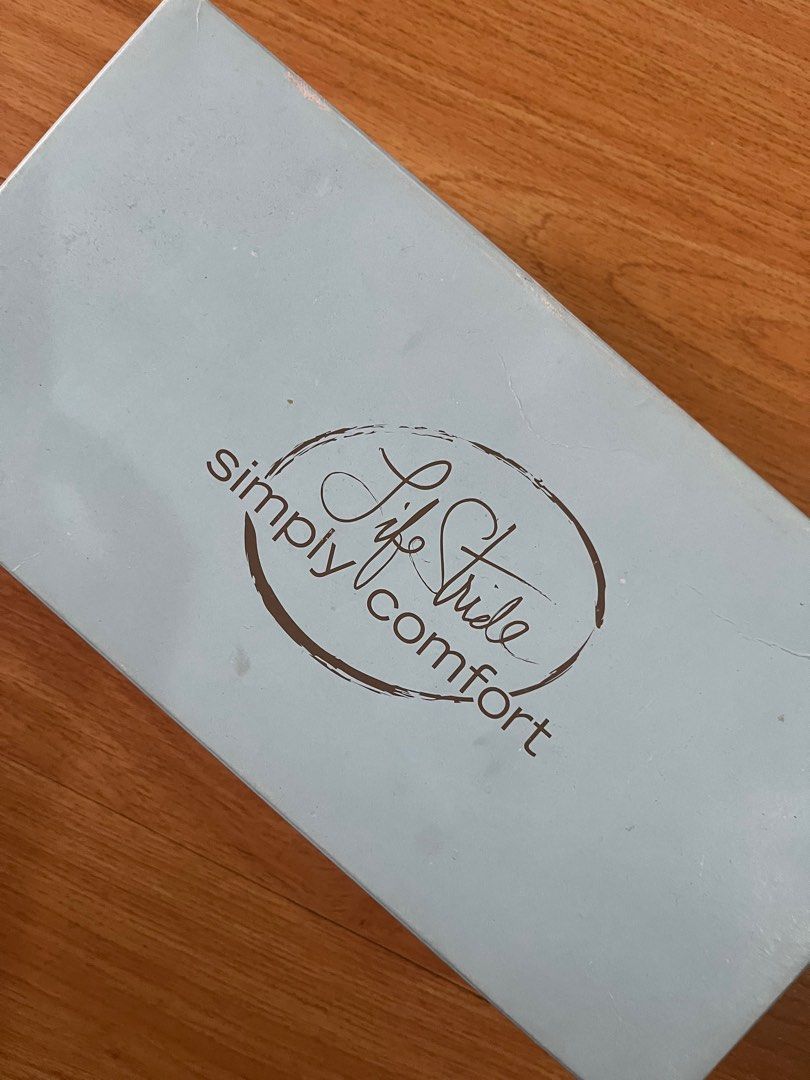 [SIMPLY COMFORT] Black Flats (Category: Flats & Sandals) located in Marikina City. Submitted by relocatingitems (Listing ID 1349993211, Image 2). Description: .