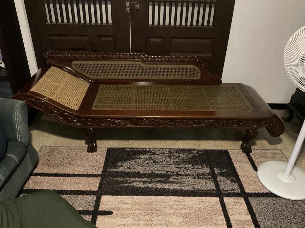 Soliya Cleopatra Chair (Category: Chairs) located in Quezon City. Submitted by onsesam (Listing ID 1349968785, Image 1). Description: Soliya Cleopatra Chair -solid narra -vintage W 59 x L 200 x H 63 (backrest) cm please note that need may magbuhat palabas ng bodega.