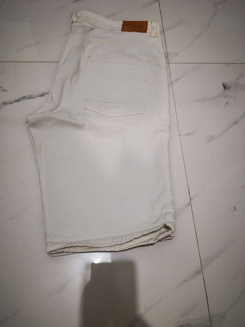 Springfield denim shorts (Category: Shorts) located in Makati City. Submitted by bimmeup (Listing ID 1349995912, Image 3). Description: Springfield denim shorts Size 33 No issue 800+sf.