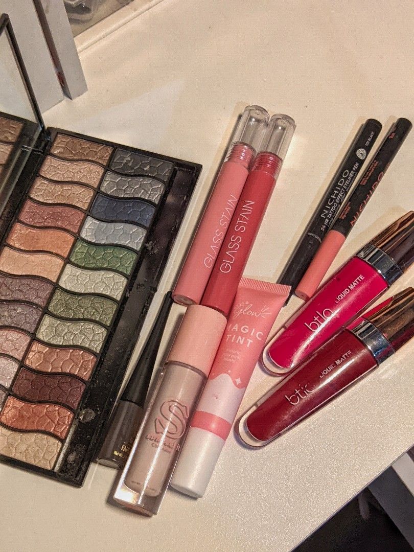 take all preloved makeup bundle (Category: Makeup) located in Quezon City. Submitted by cloquettesells (Listing ID 1349996010, Image 1). Description: .