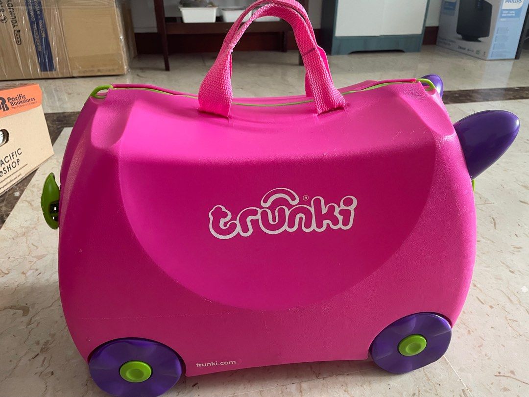Trunki Luggage (Category: Luggage) located in Singapore. Submitted by wildcrystal_e94049 (Listing ID 1349944708, Image 2). Description: Trunk bag , good for children and lightly used.