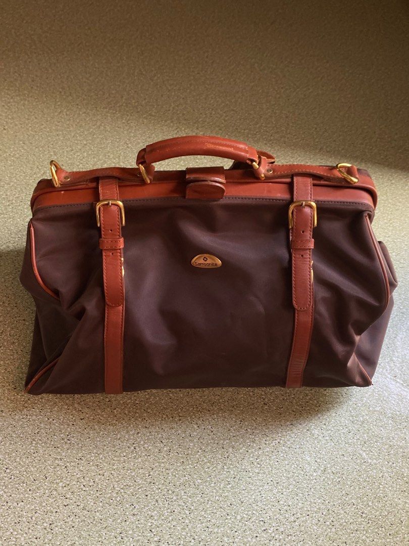 VINTAGE SAMSONITE DUFFLE CLUTCH BAG (Category: Luxury Bags & Wallets) located in Leyte. Submitted by curated_lux (Listing ID 1349957118, Image 1). Description: Sobrang tibay Authentic SAMSONITE Worth to buy.
