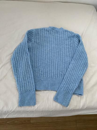 Zara Knitted Jacket (Category: Coats, Jackets and Outerwear) located in Las Pinas. Submitted by phluid (Listing ID 1350037415, Image 3). Description: Zara Knitted Jacket Authentic Condition 9/10 Size Small.