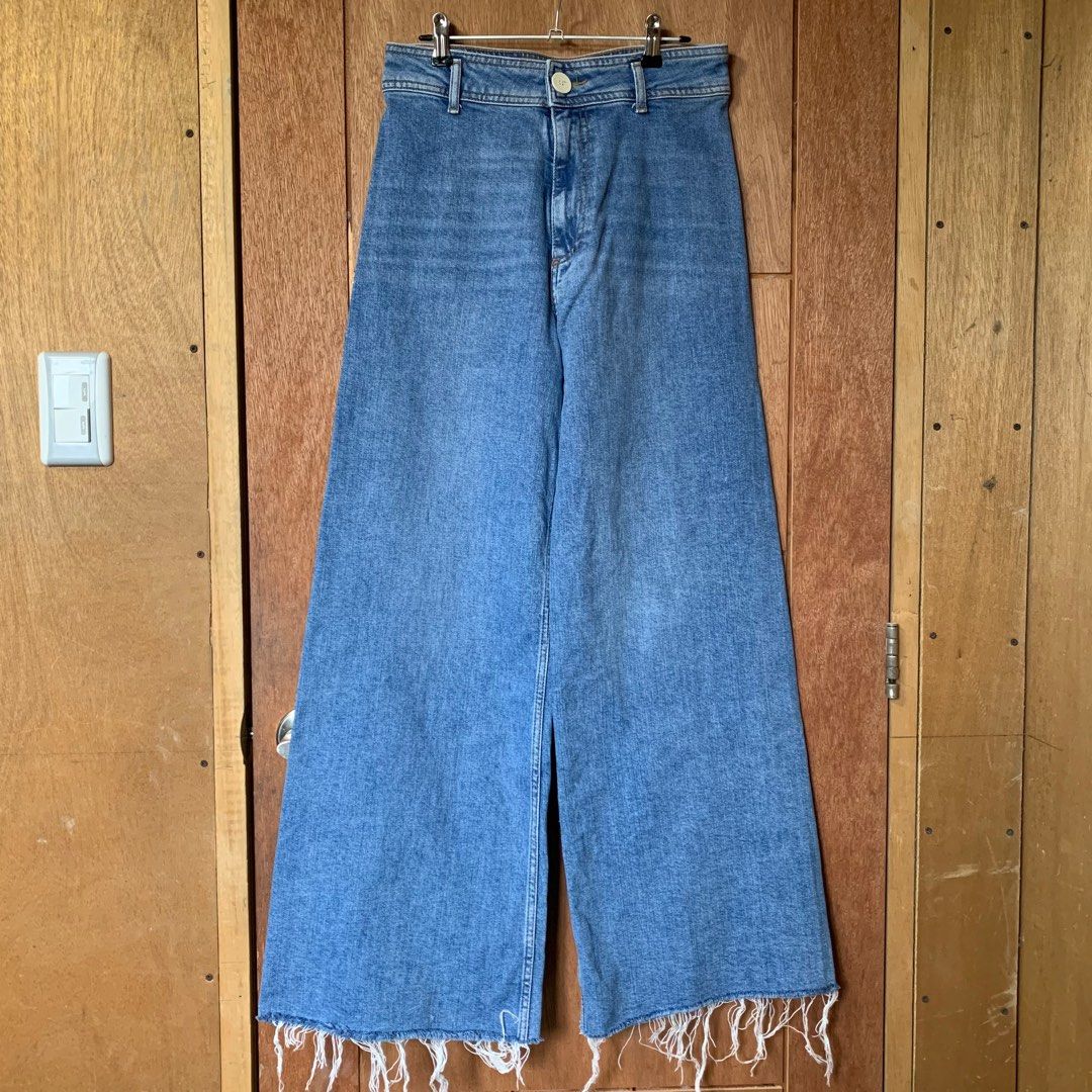 ZARA MARINE STRAIGHT JEANS (Category: Jeans) located in Pasig City. Submitted by maj3sty (Listing ID 1349939358, Image 1). Description: .