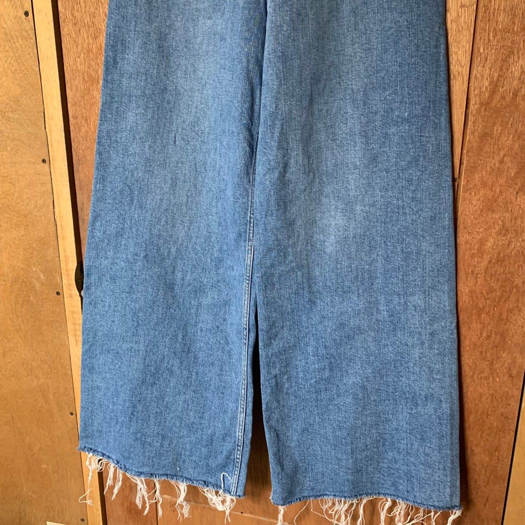 ZARA MARINE STRAIGHT JEANS (Category: Jeans) located in Pasig City. Submitted by maj3sty (Listing ID 1349939358, Image 3). Description: .