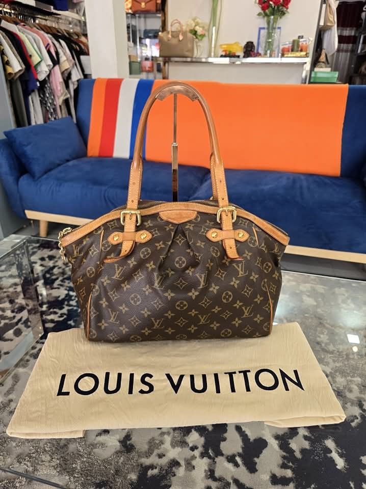😱 Guaranteed ORig💯💯 (Category: Luxury Bags & Wallets) located in General Santos City (Dadiangas). Submitted by braverabbit.67 (Listing ID 1350214003, Image 1). Description: LV Tivoli Shoulder bag Guaranteed ORig💯✅ in Very Good Condition "Large size" 📌fiRST “𝘾𝙁 𝙋𝘼𝙔‼️firST 𝙎𝙀𝙍𝙑𝙀‼️ ‼️𝗦𝘂𝗿𝗲 𝗯𝘂𝘆𝗲𝗿 𝗺𝗮𝘆 𝗿𝗲𝗾𝘂𝗲𝗦𝘁 𝗺𝗼𝗿𝗲 𝗱𝗲𝘁𝗮𝗶𝗹𝗲𝗱 𝗽𝗶𝗰𝗦📸📸.
