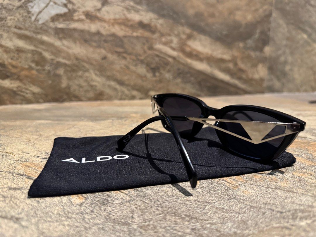 Aldo black sunglasses (Category: Sunglasses & Eyewear) located in Pasig City. Submitted by cess_06 (Listing ID 1350184148, Image 2). Description: Brand new. Never been used. Bought and just tried it at home. Original Price: 1200 RFS: impulse buy. i have almost similar style of sunglasses.